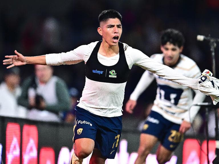 Cuando todo parecía que ambos firmaban el empate, Quispe definió con pierna derecha para hacer vibrar el coloso universitario al minuto 100,