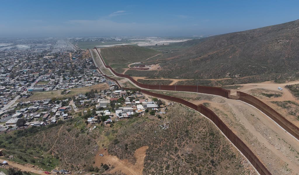 Muro fronterizo entre Tijuana y San Diego IFOTO: BORDER ZOOM
