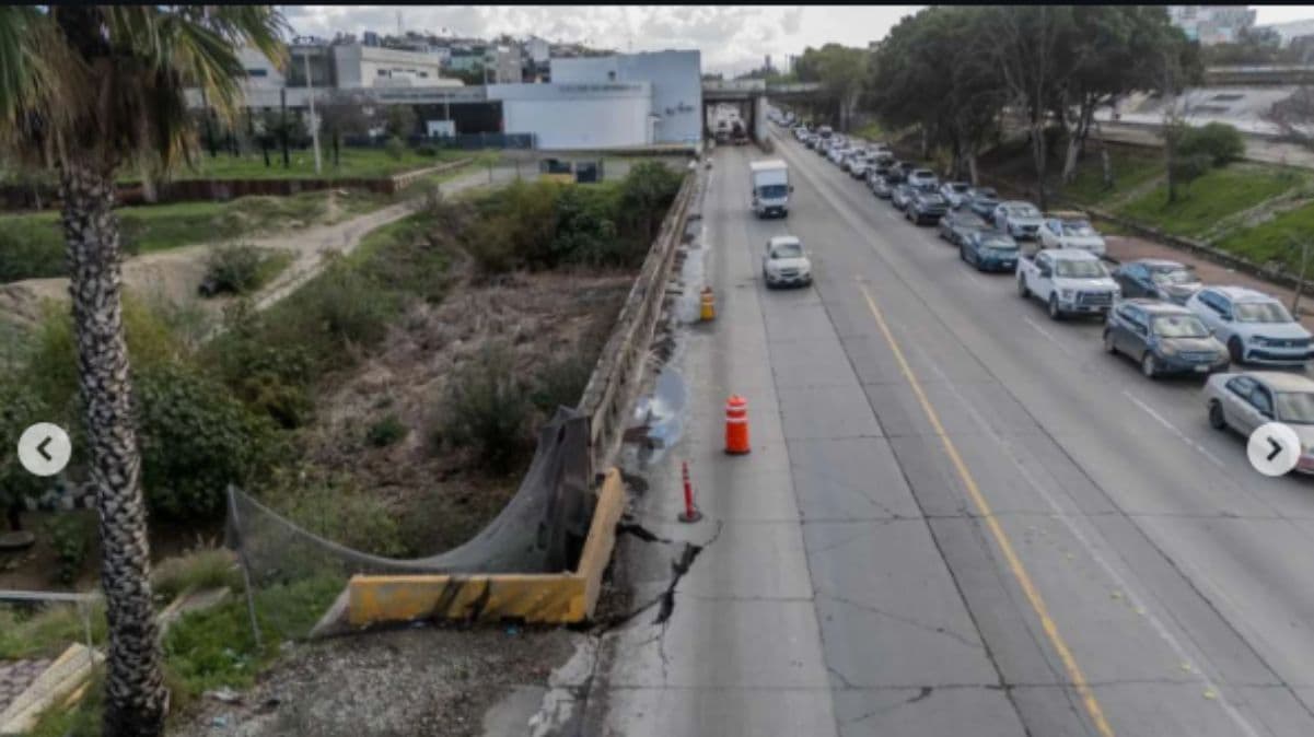 El cierre parcial de la Vía Rápida Oriente provocó este domingo largas filas y tránsito pesado, tras el cuarto socavón registrado en la actual administración municipal.