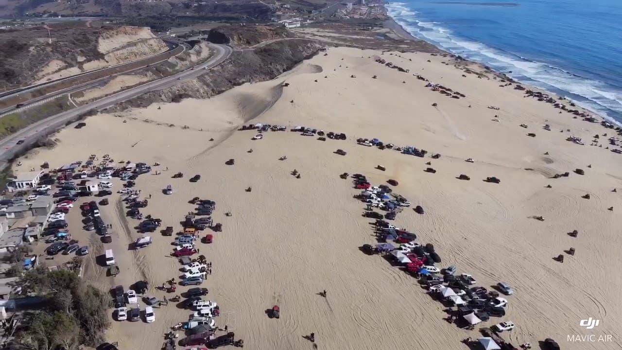 Los indicios balísticos y rastros de sangre se encontraron en el interior de una Jeep Rubicon color gris abandonada junto a una Toyota Tacoma.