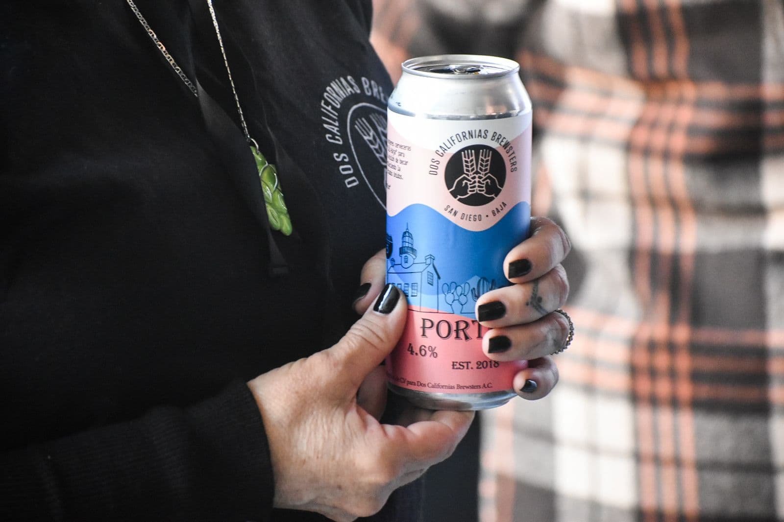 Cerveza artesanal  "Dos Californias Brewters" por mujeres emprendedoras IFOTO: Border Zoom