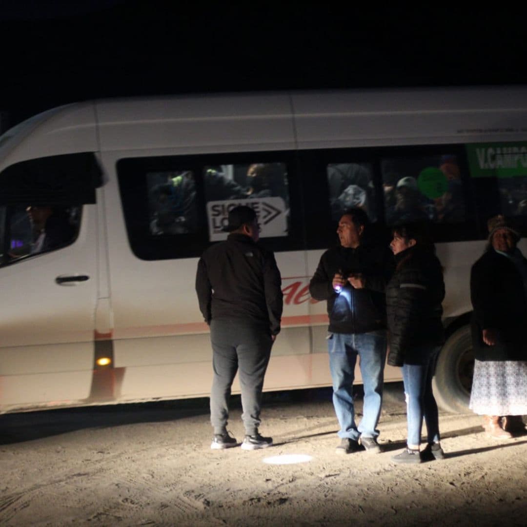 Solo permiten que transportes Altisa cruce bloqueo de carretera Tijuana-Tecate I FOTO: Liliana Silva