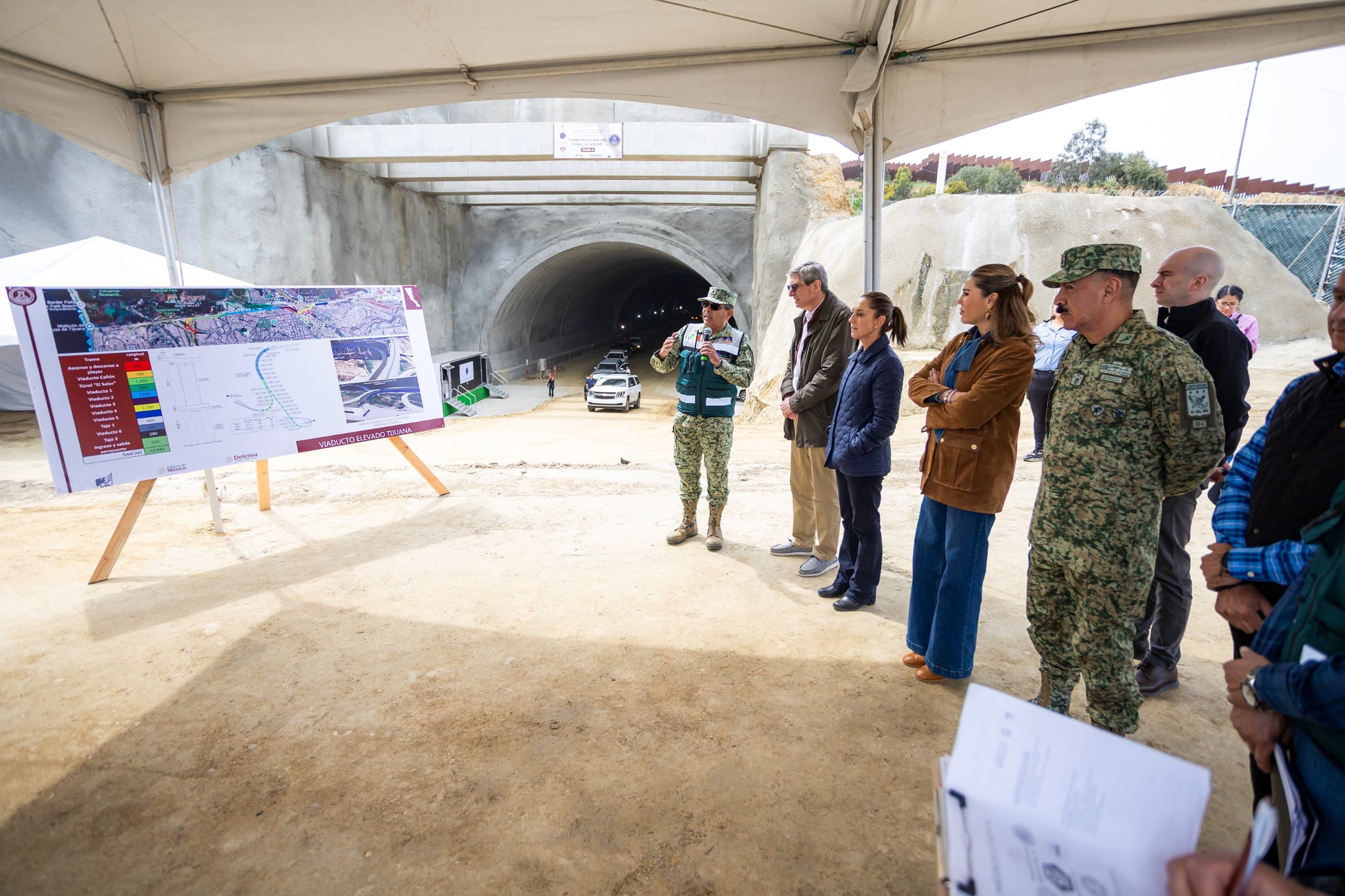 La presidenta Claudia Sheinbaum y la gobernadora Marina del Pilar supervisan el avance del hospital IMSS Bienestar en Ensenada, una obra que promete atención médica gratuita para miles de bajacalifornianos. (Foto: Gobierno de Baja California)