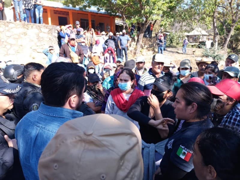 Una comitiva, encabezada por el secretario general de Gobierno, Ludwig Marcial Reynoso Núñez, el secretario de Seguridad Pública, Evelio Méndez Gómez, y el director de Gobernación, Francisco Rodríguez Cisneros, acudió este domingo a ese lugar enclavado en
