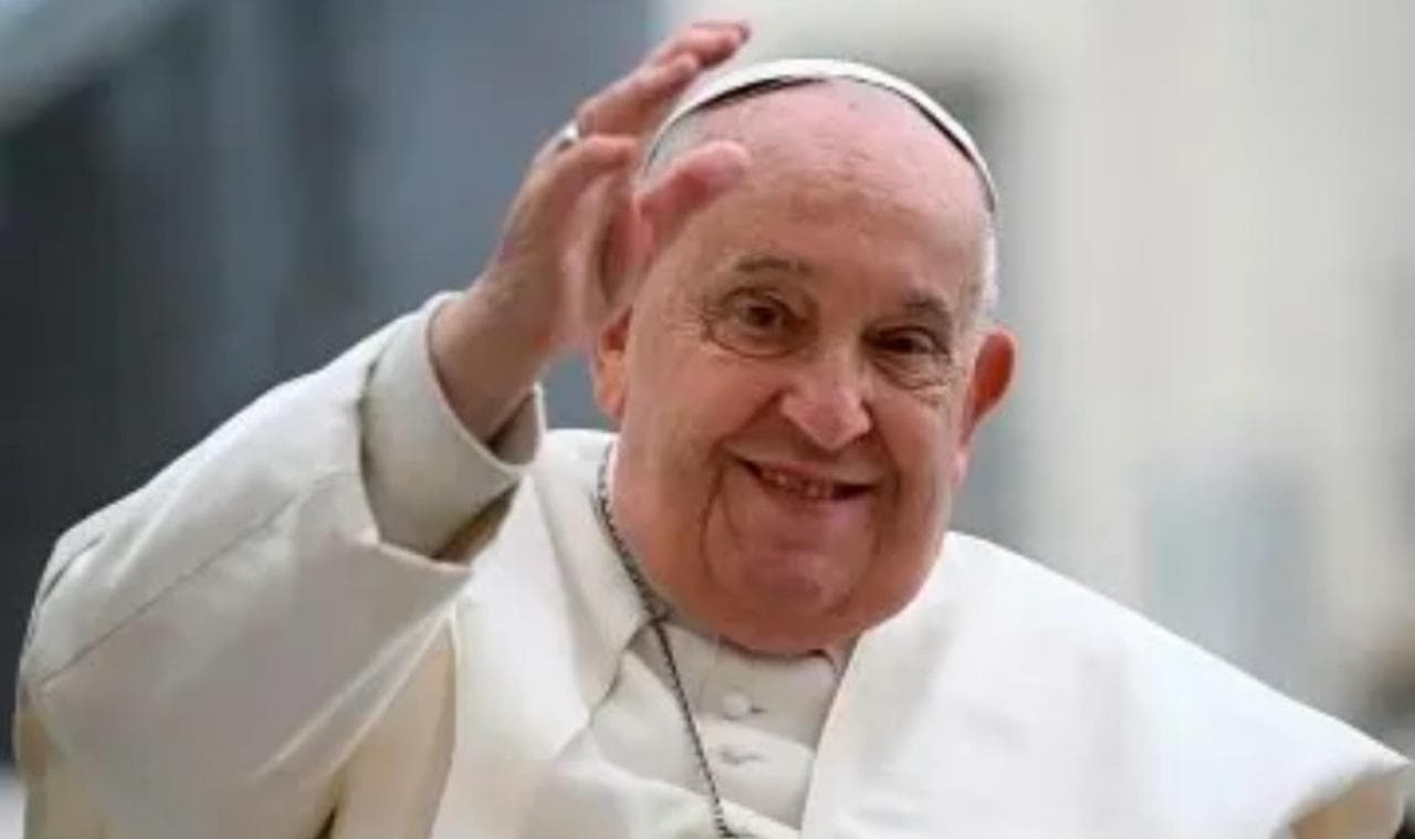Jorge Mario Bergoglio, el Papa Francisco, falleció a los 88 años. Su pontificado será recordado por la humildad, las reformas y el compromiso social.