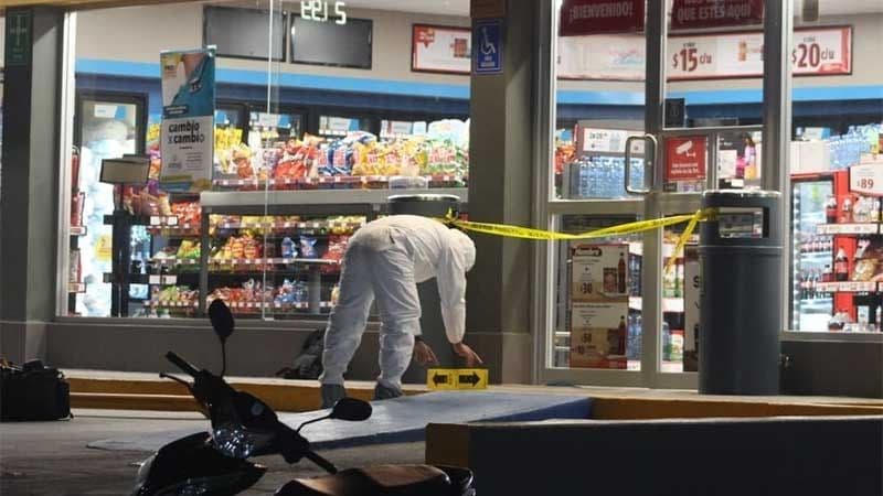 Frente a la tienda estaba un operativo antialcohol, donde había policías; los responsables huyeron con rumbo desconocido