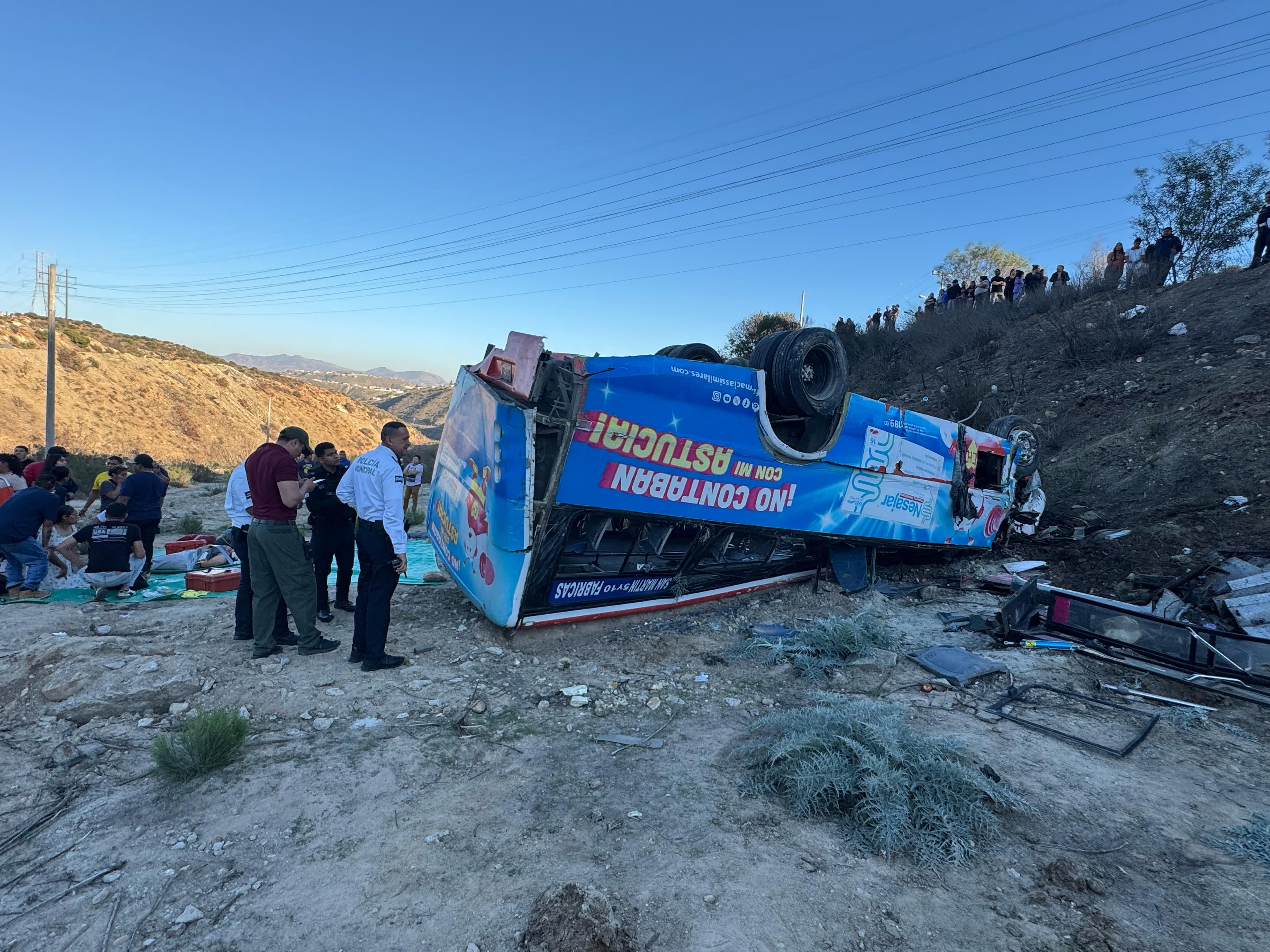 De acuerdo con información extraoficial, el accidente ha dejado al menos 14 personas lesionadas.
