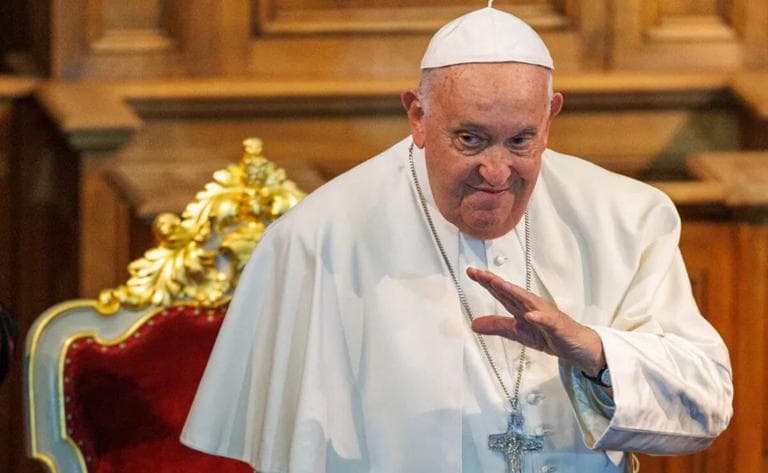 El estado de salud papa Francisco, hospitalizado desde hace 24 días, se mantuvo este domingo "estable"