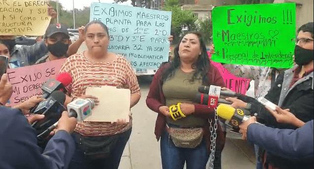 PADRES DE FAMILIA EN PROTESTA POR FALTA DE MAESTROS I FOTO: CORTESÍA