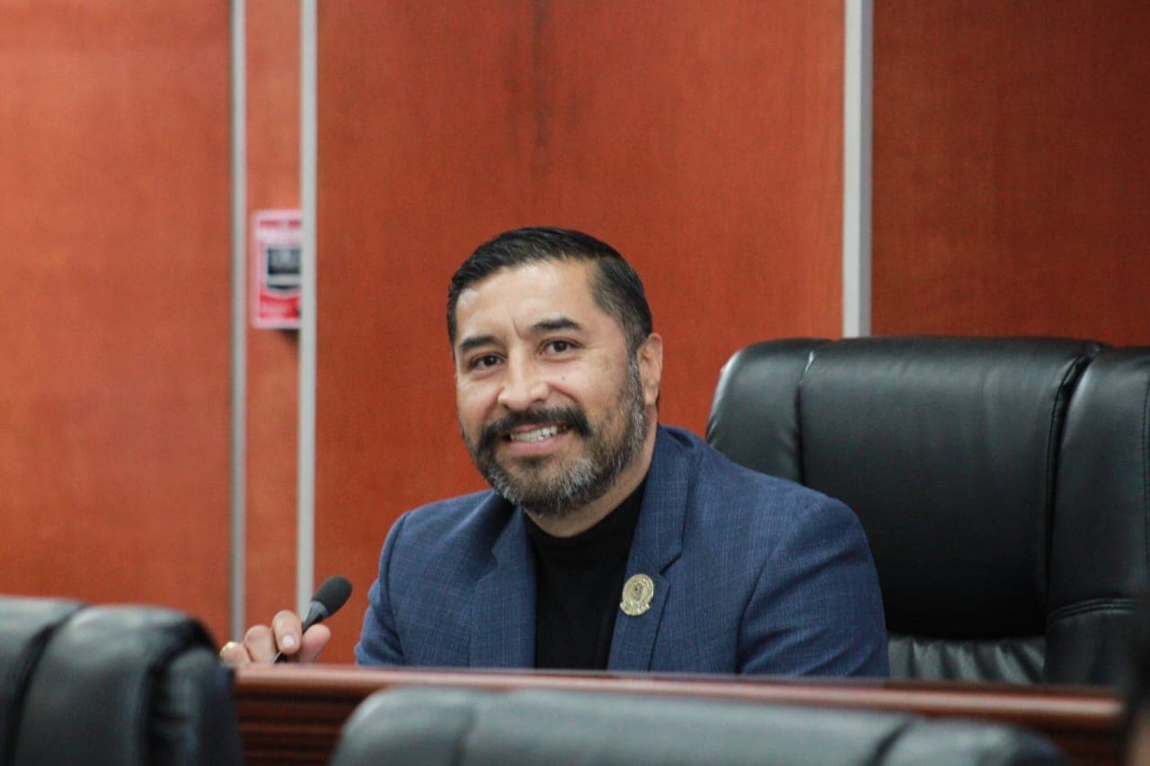 De acuerdo con Vázquez, incorporar al testigo social en las contrataciones públicas locales es esencial para promover una mayor confianza de la ciudadanía en las acciones del gobierno.