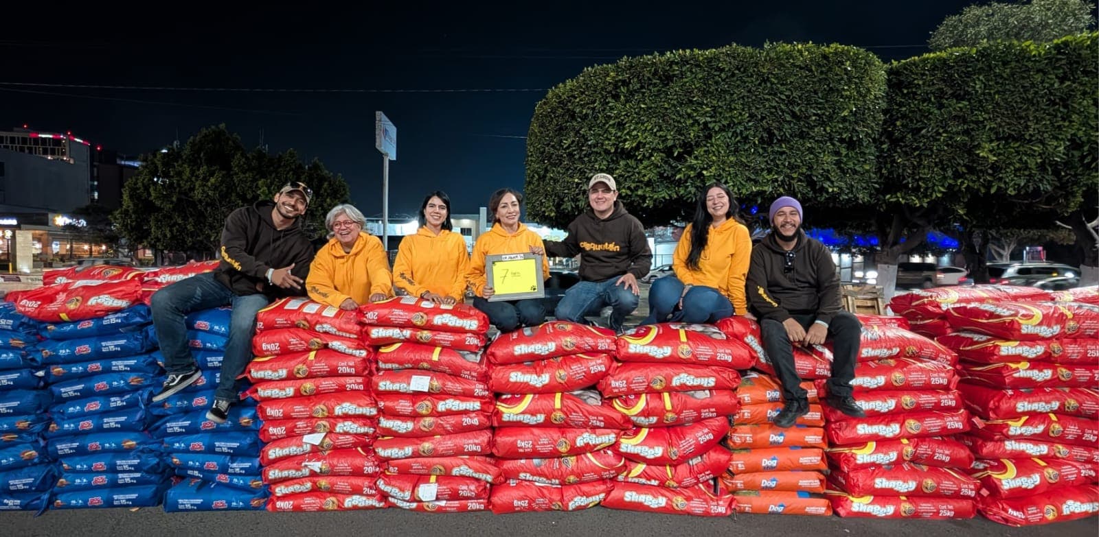 La ciudadanía rebasó la meta del Croquetón Navideño y donó 7 toneladas de alimento para apoyar a 17 refugios de Tijuana y Rosarito.. Foto: Cortesía.