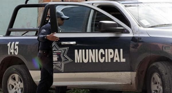Luego de que una usuaria de redes sociales difundiera un video donde se puede apreciar a un hombre atado de manos escapar por la ventana de una casa y pedir ayuda a los vecinos al alertar que estaba secuestrado, la policía logró rescatarlos.