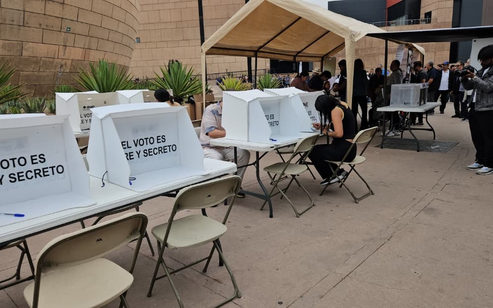 Raúl Guzmán Gómez, secretario ejecutivo del IEEBC, detalló que los incidentes han sido atendidos y que la jornada electoral avanza sin mayores contratiempos.