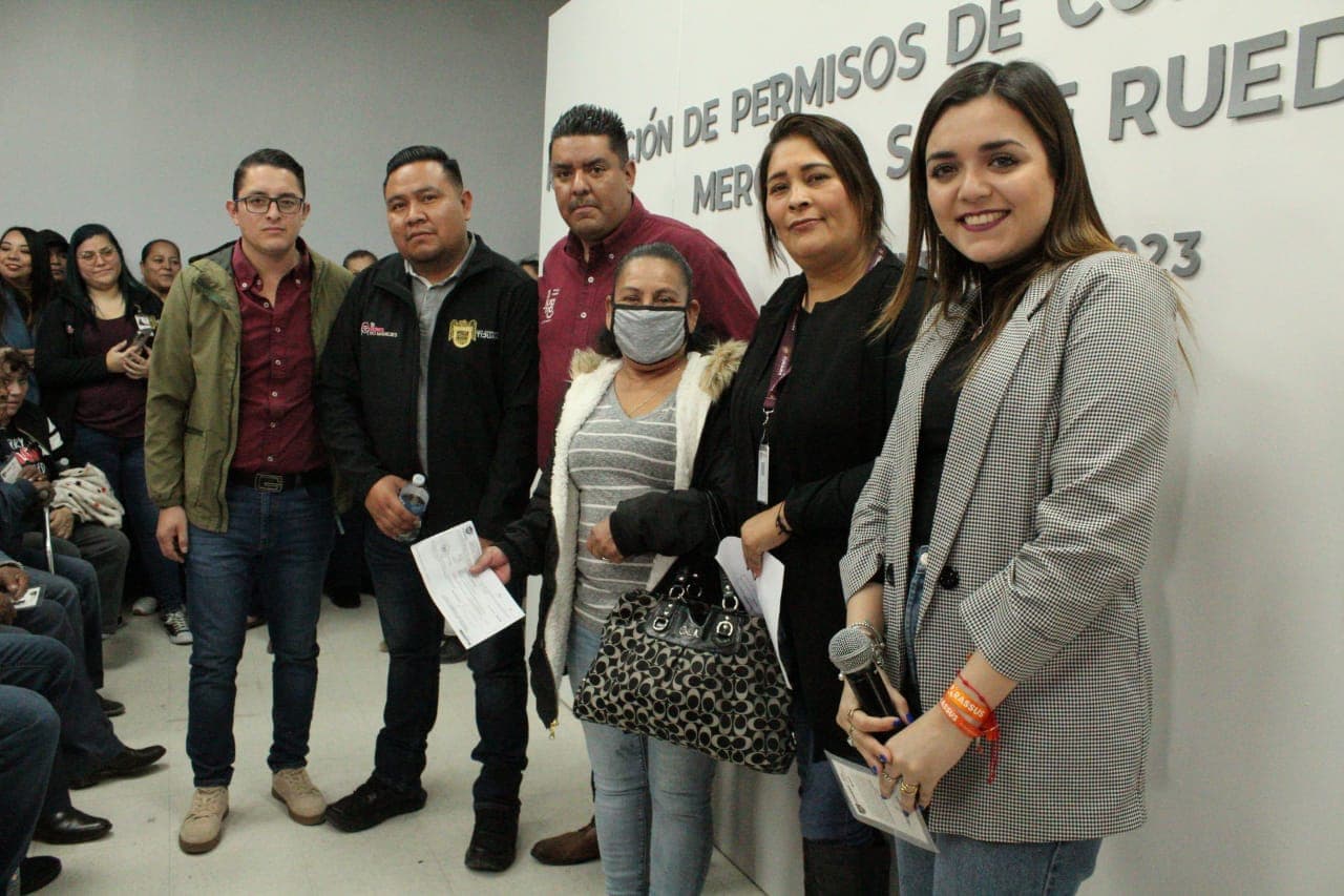 Alcaldesa revalida permisos de comerciantes ambulantes y sobre ruedas IFOTO: La Trinchera News
