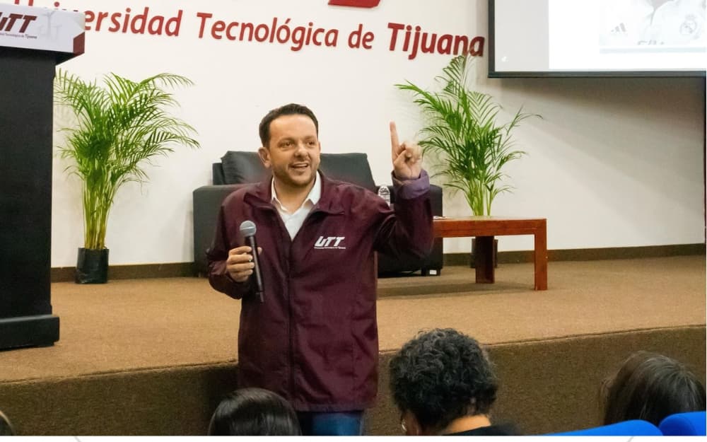 “Pasé un rato muy agradable en la UTT, rodeado de un grupo de jóvenes que tienen mucha chispa y un futuro brillante por delante", dijo Torres