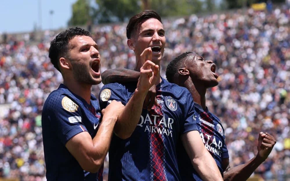 Fabián Ruiz abrió la cuenta en una noche mágica para el PSG, que barrió al Atlético en el Rose Bowl ante más de 80 mil espectadores.