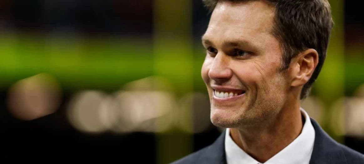 Tom Brady, considerado el más grande de todos los tiempos en la NFL, celebra hoy su cumpleaños con un legado histórico e irrepetible.
