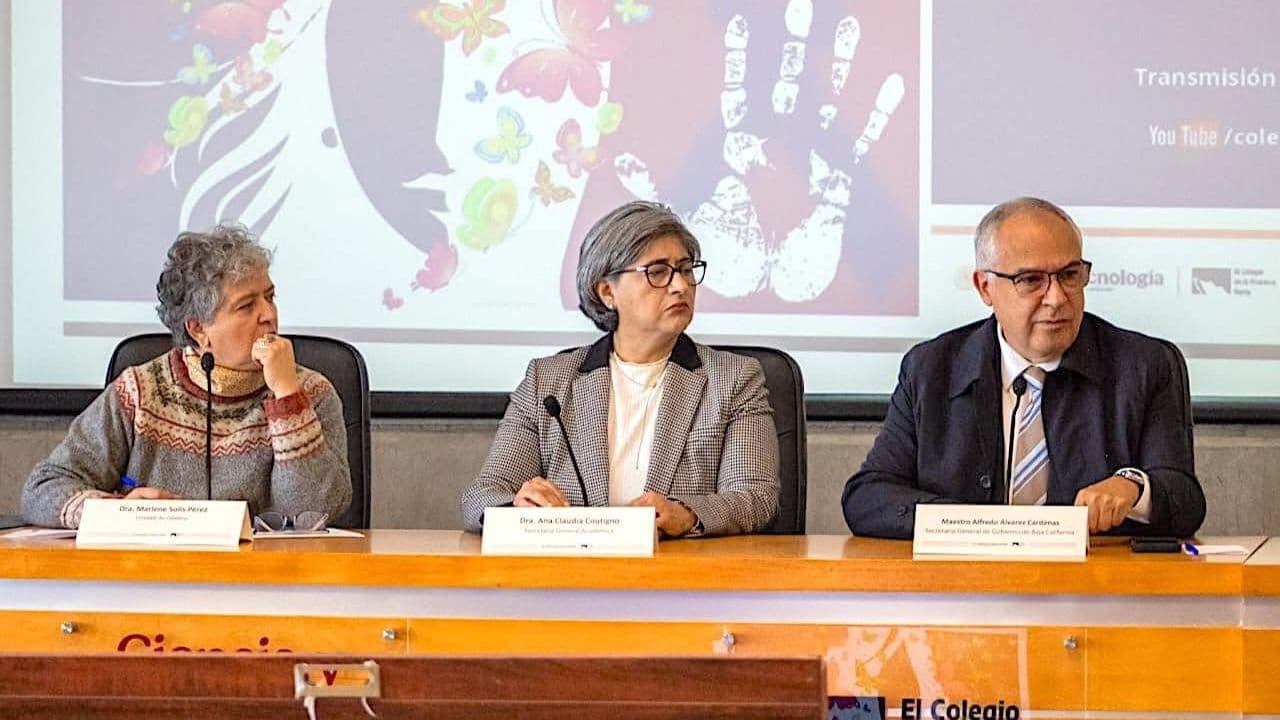 Pie de foto: Alfredo Álvarez Cárdenas encabezó la inauguración de la VII Jornada por la Eliminación de la Violencia contra las Mujeres.