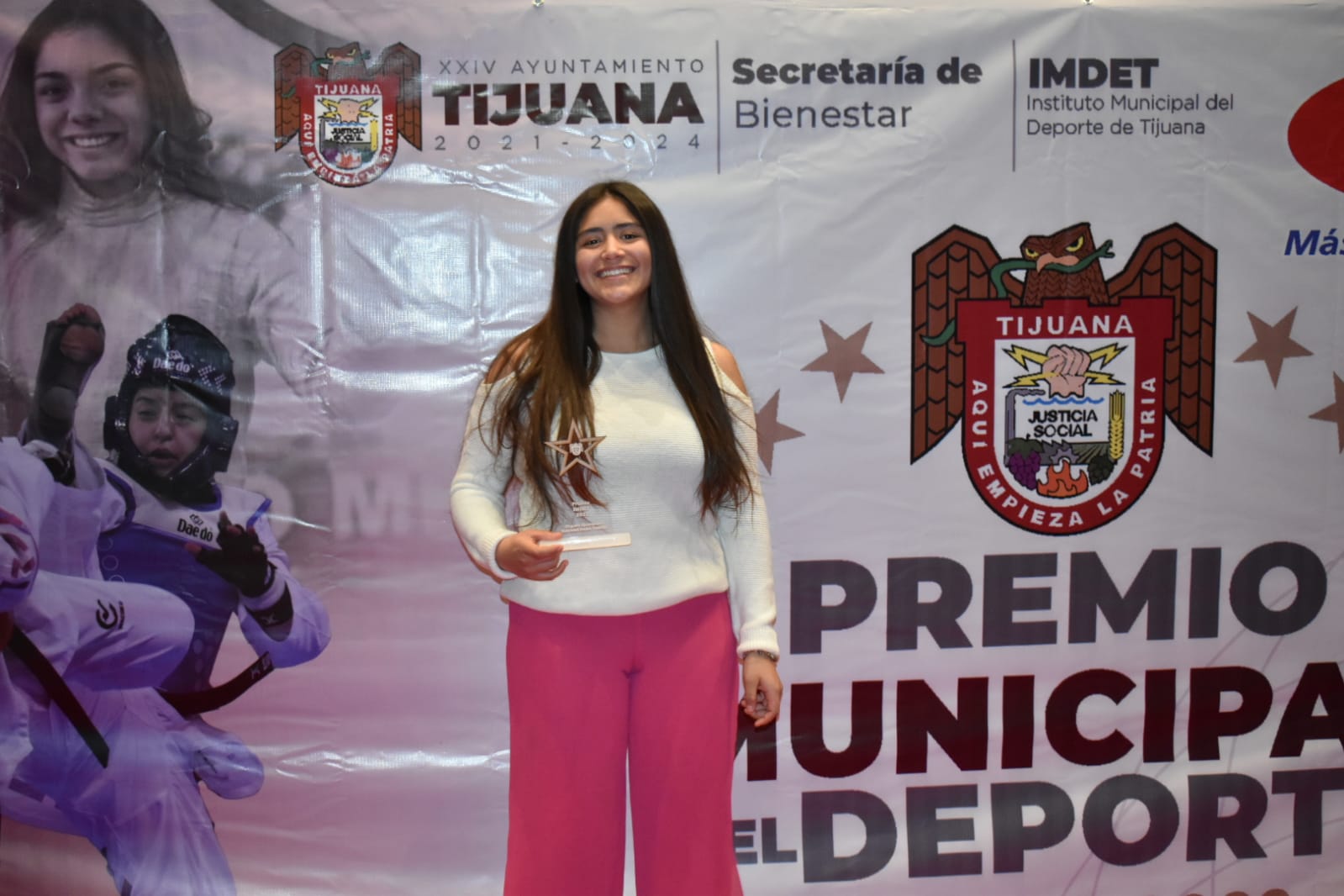 Atletas que recibieron un reconocimiento alusivo al evento