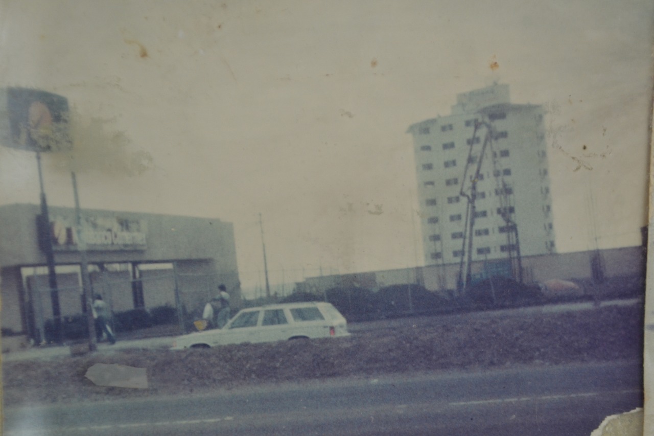 Dentro del local podemos observar una serie de fotos antiguas de Rosarito