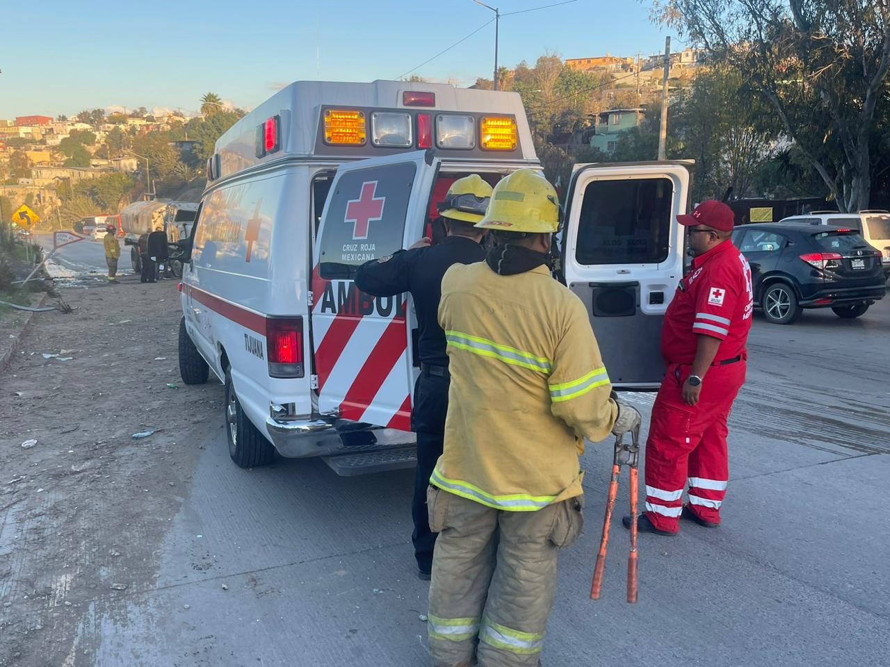 Pipa de Agua se voltea en Bulevar Rosas Magallón