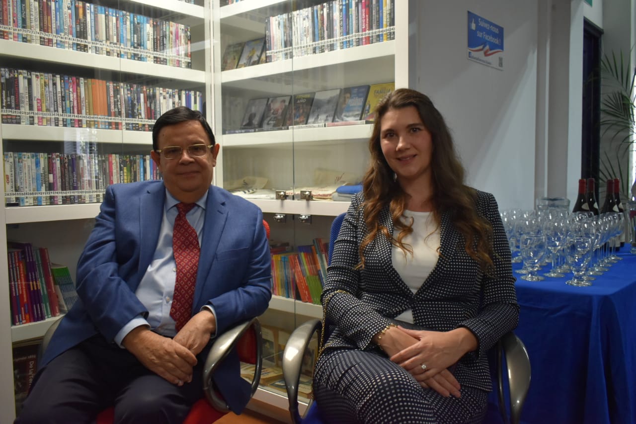 Rodrigo Rodríguez y la Sra. Marie Helene Chabrier, Cónsul de Francia en Baja California