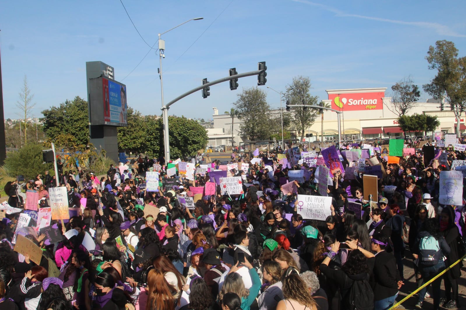 Mujeres tijuanenses se manifiestan este 8M