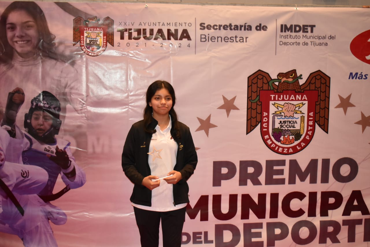 Atletas que recibieron un reconocimiento alusivo al evento