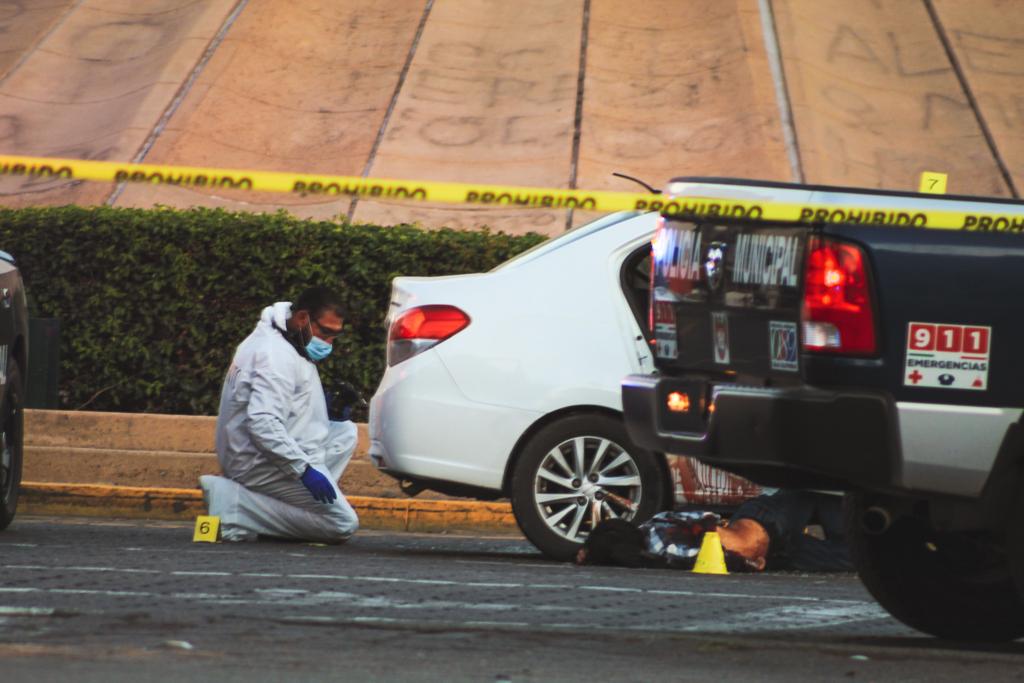 ¡Tarde violenta en Tijuana! Asesinan a dos en Glorieta Cuauhtémoc