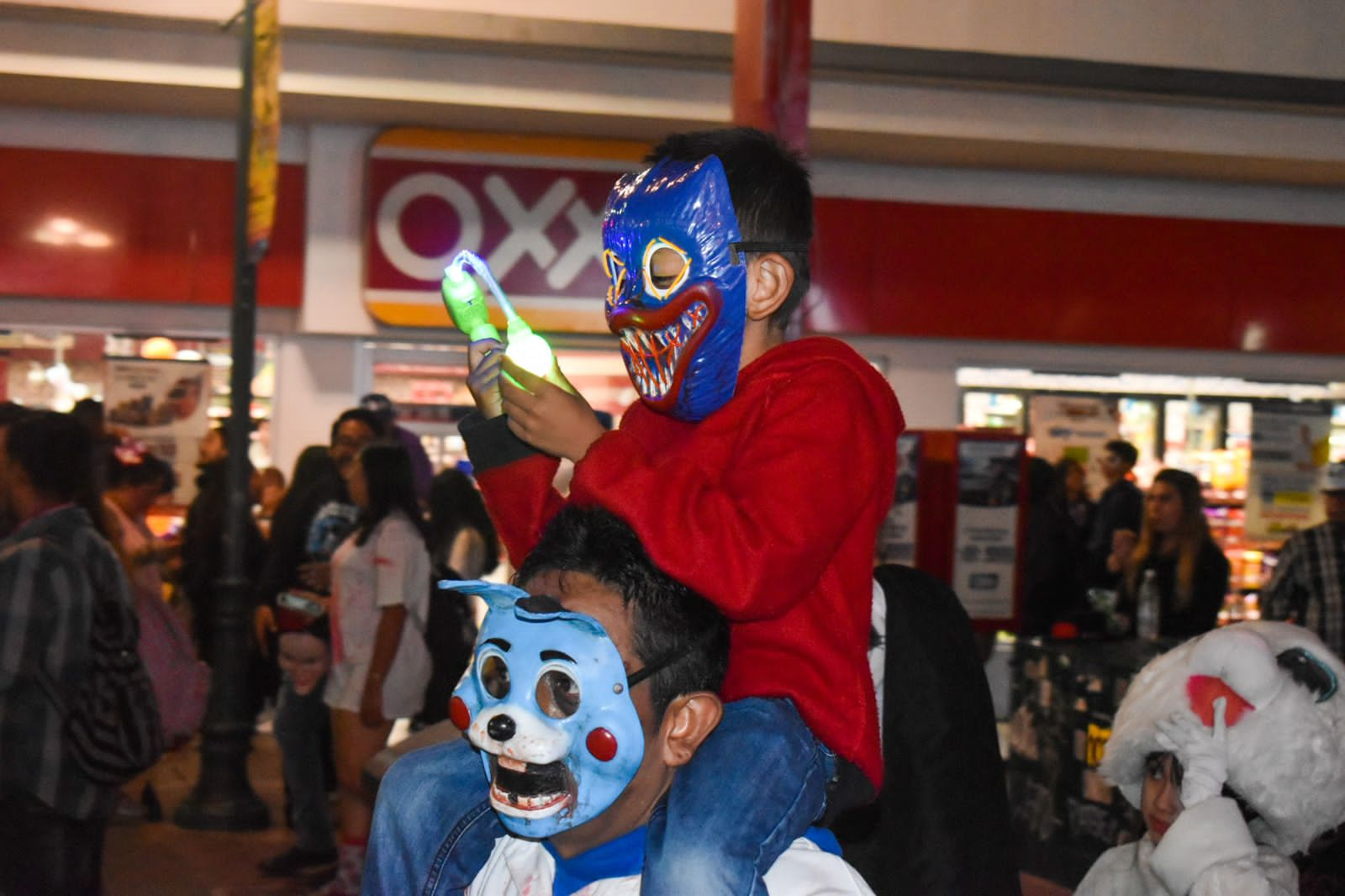 Noche terrorífica y agradable en las calles del Centro de Tijuana