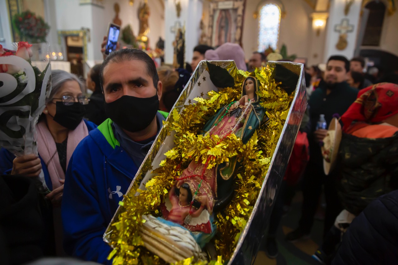 Católicos celebran una de varias apariciones de la Virgen María presenciadas por un indígena mexicano llamado Juan Diego en 1531