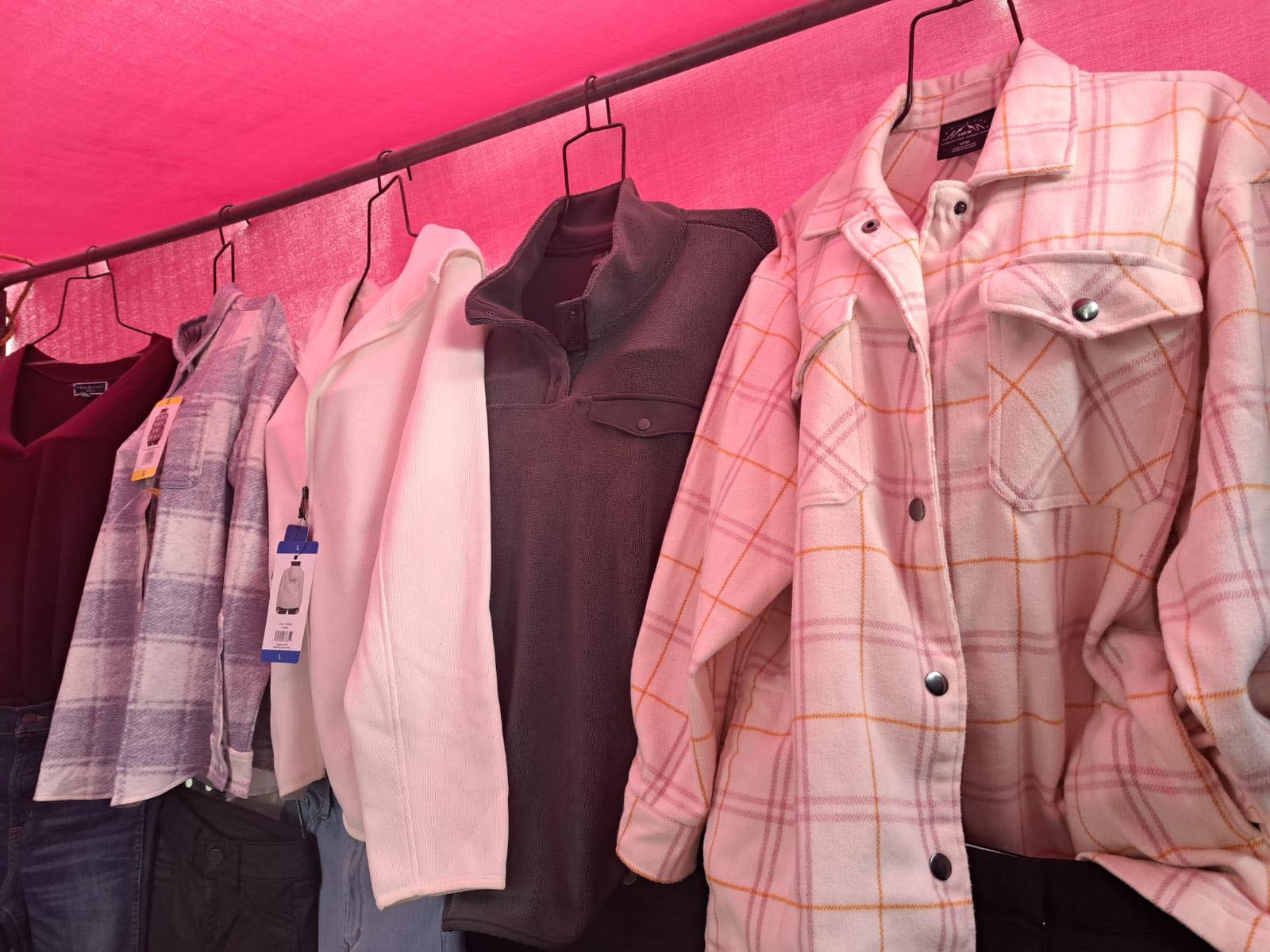 Venta de ropa en calles de 5y10