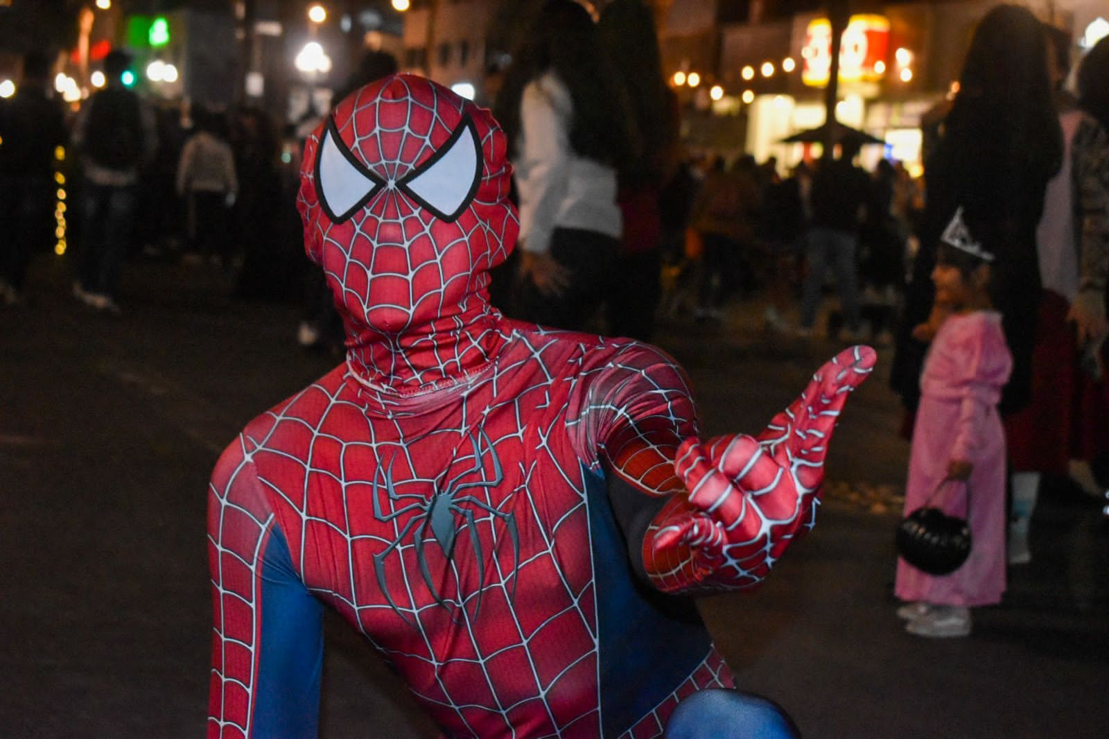 Noche terrorífica y agradable en las calles del Centro de Tijuana