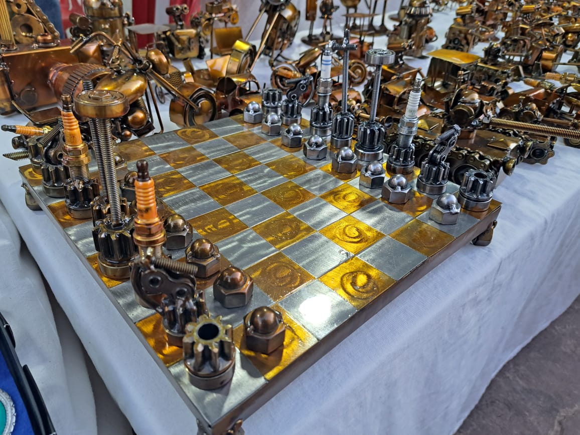 Piezas de ajedrez hechas con bronce