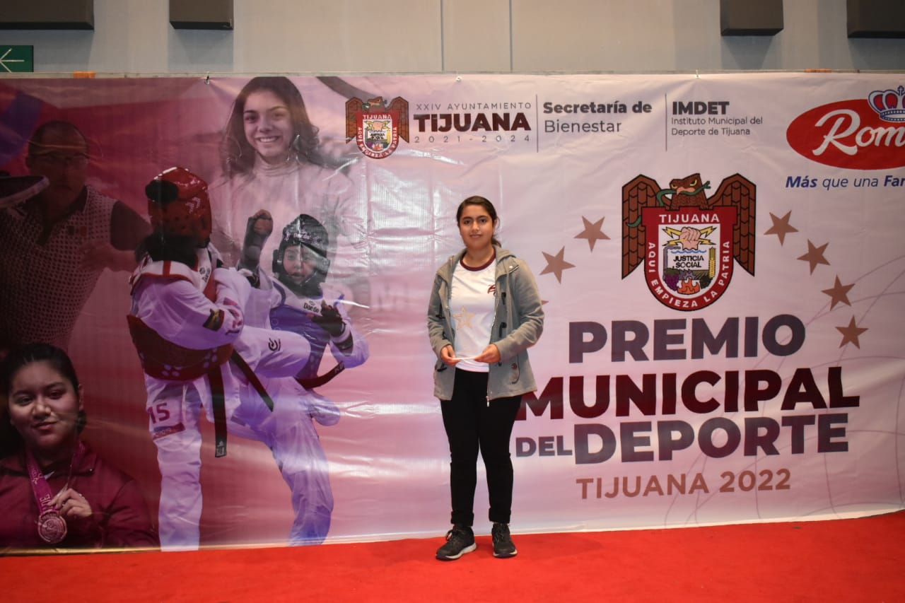 Atletas que recibieron un reconocimiento alusivo al evento