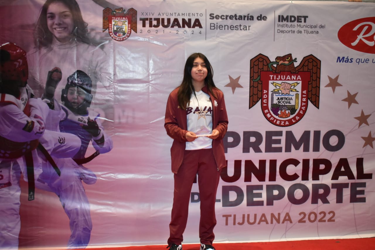 Atletas que recibieron un reconocimiento alusivo al evento