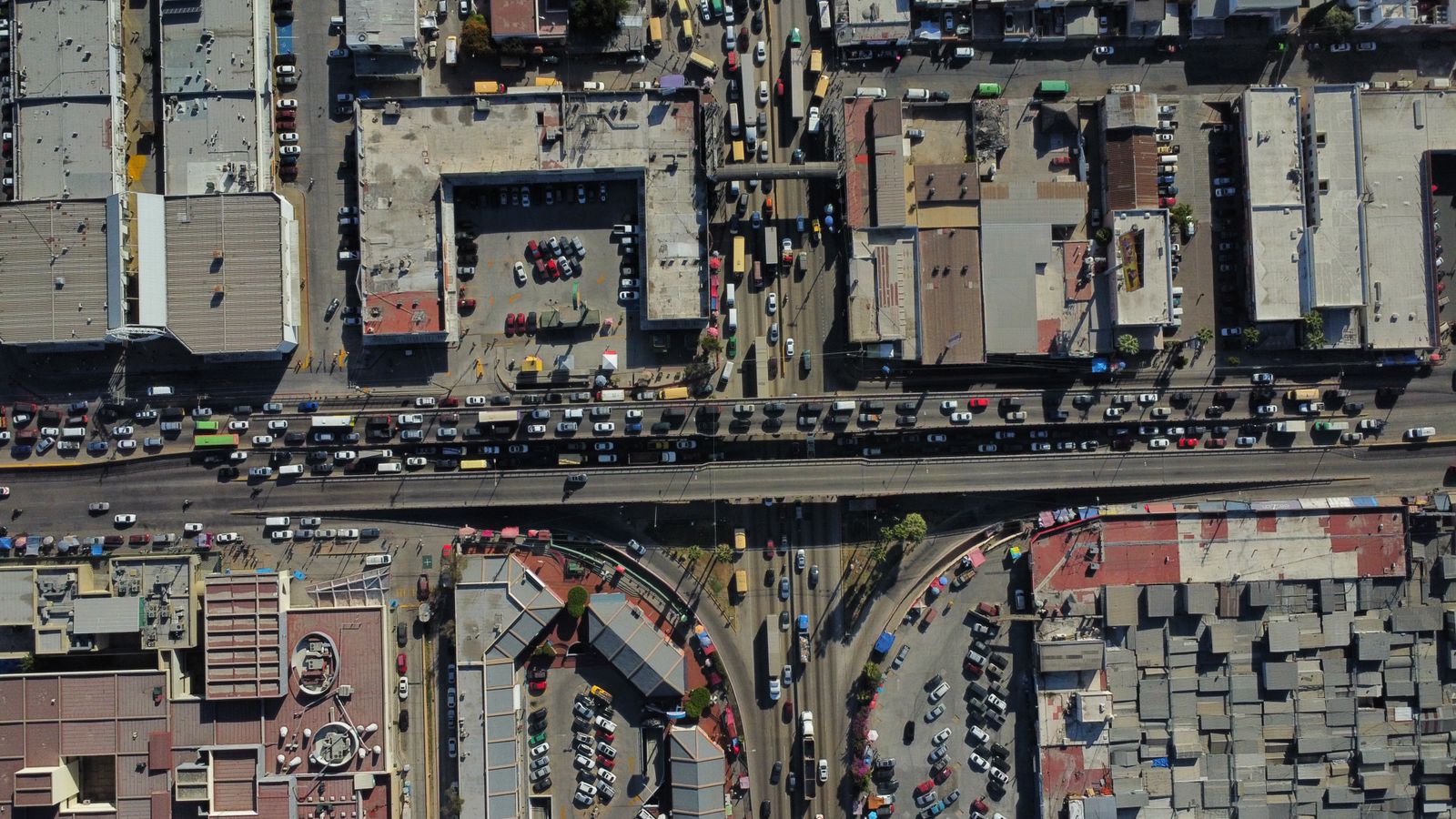 Los bulevares, v&iacute;as r&aacute;pidas, calles y avenidas se ven saturadas