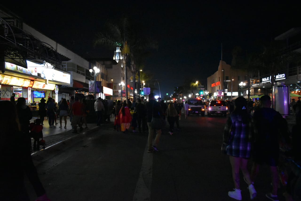 Tijuanenses salieron a las calles para celebrar Halloween