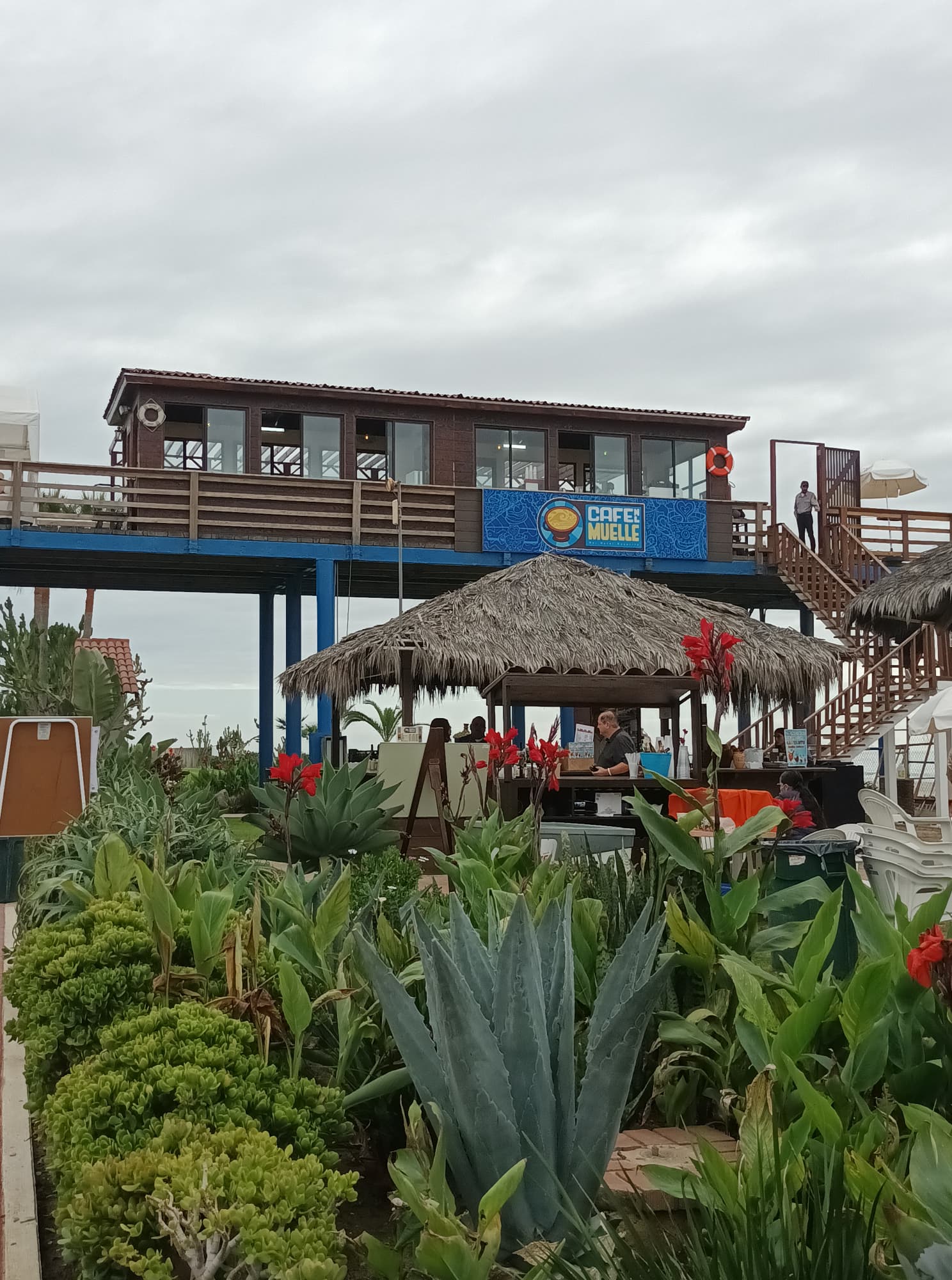 Café en el muelle, vista desde jardines del hotel Rosarito Beach