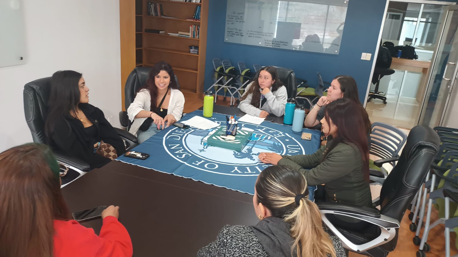UNID Y USD se juntan para hacer labor comunitario