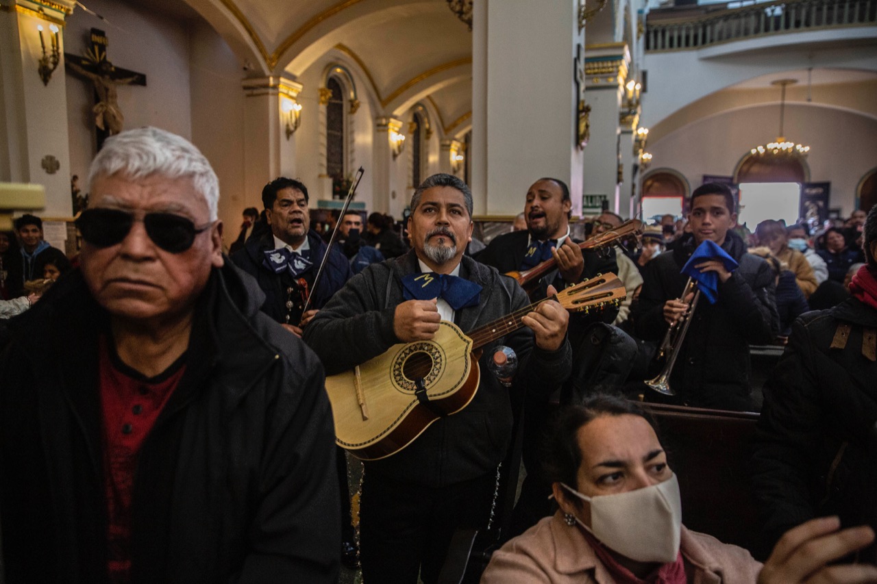 Con oraciones y serenata celebran las familias tijuanenses