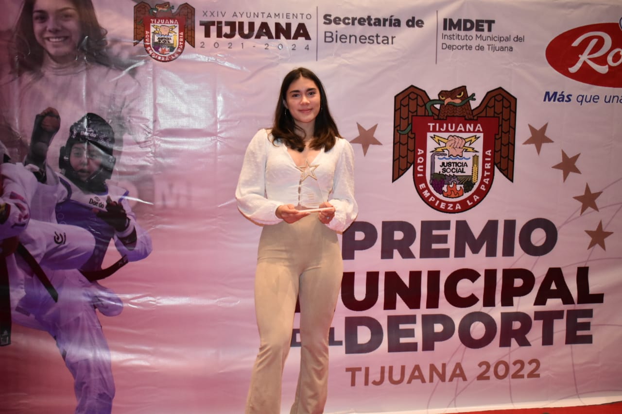 Atletas que recibieron un reconocimiento alusivo al evento