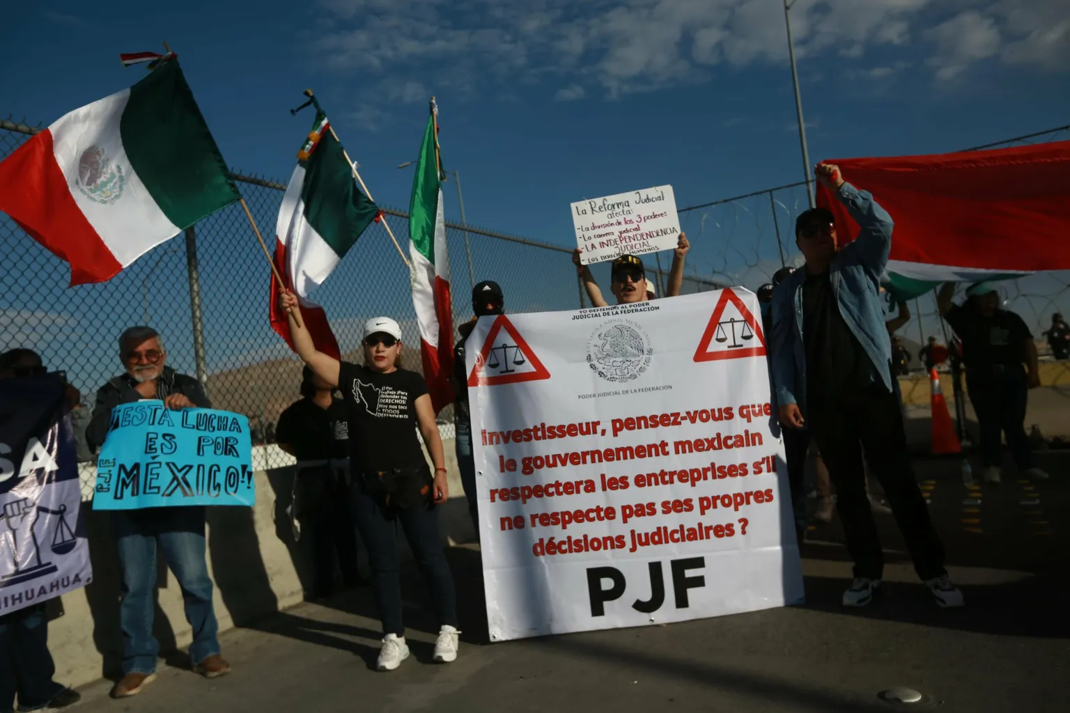 Protestas contra la reforma judicial en el puente internacional de Ciudad Juárez, Chihuahua