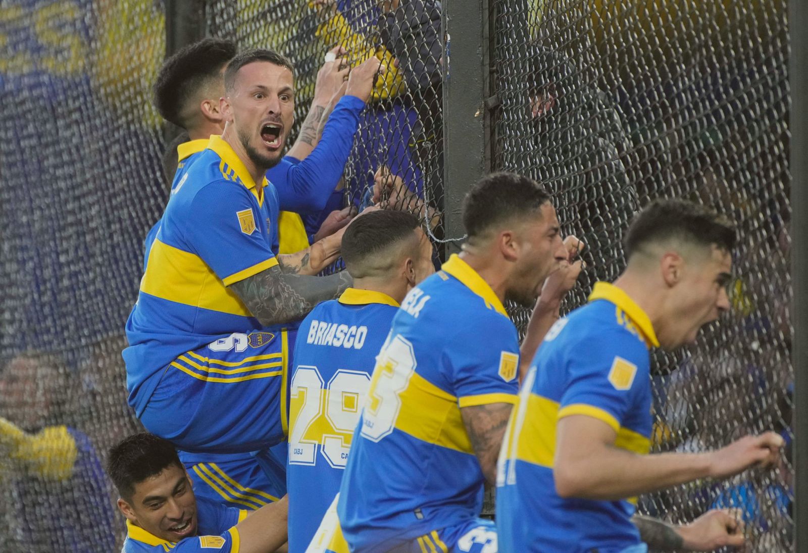 ¡Increíble! Gran recibimiento para Boca en la previa al Superclásico Argentino