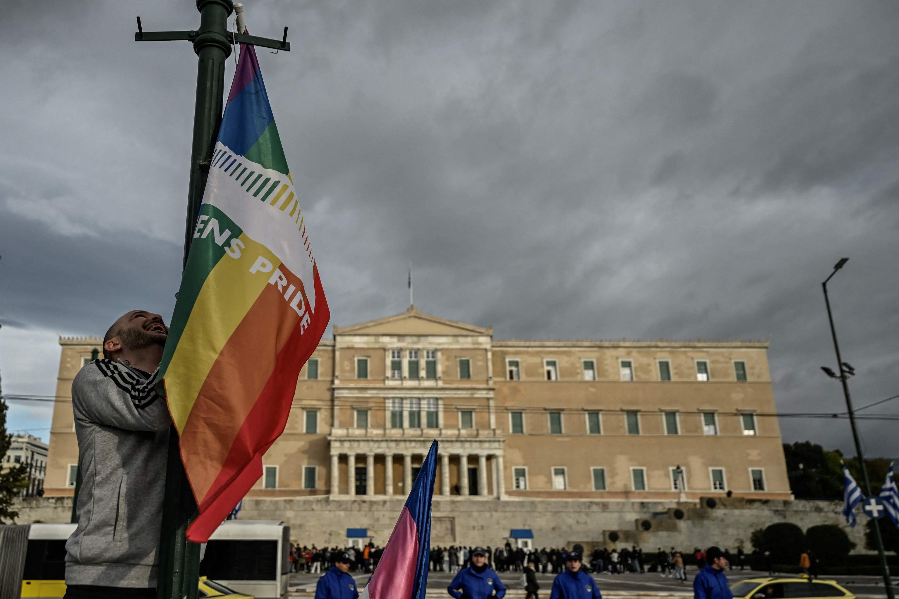 Aprueban en Grecia el matrimonio homosexual