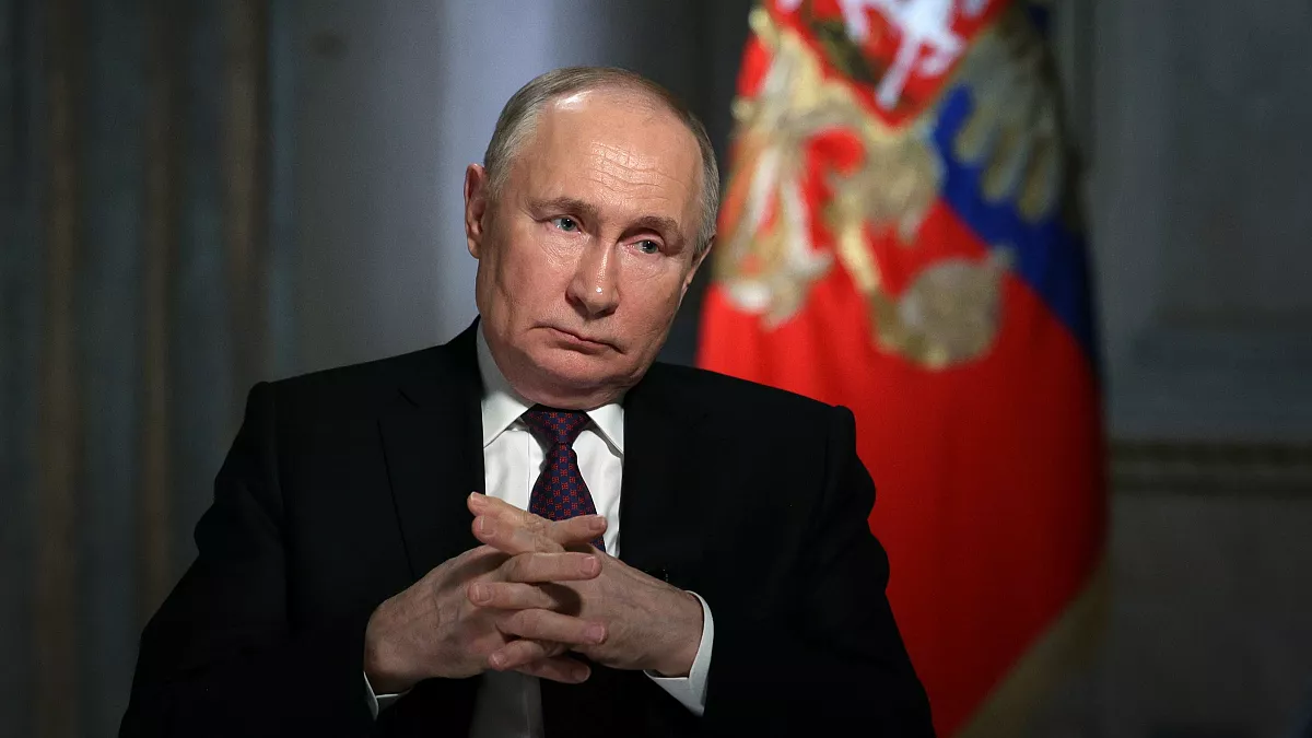 Anuncia Putin despliegue de tropas rusas con Finlandia