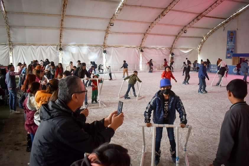 Se divierten familias en Pista de Hielo: Tijuana