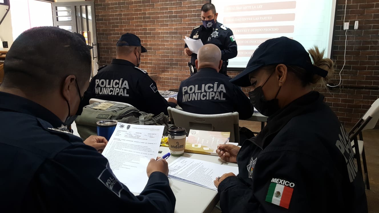 Podrían policías portar armas fuera de horario laboral