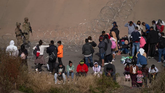 Celebra AMLO cambio de política migratoria de EUA hacia México