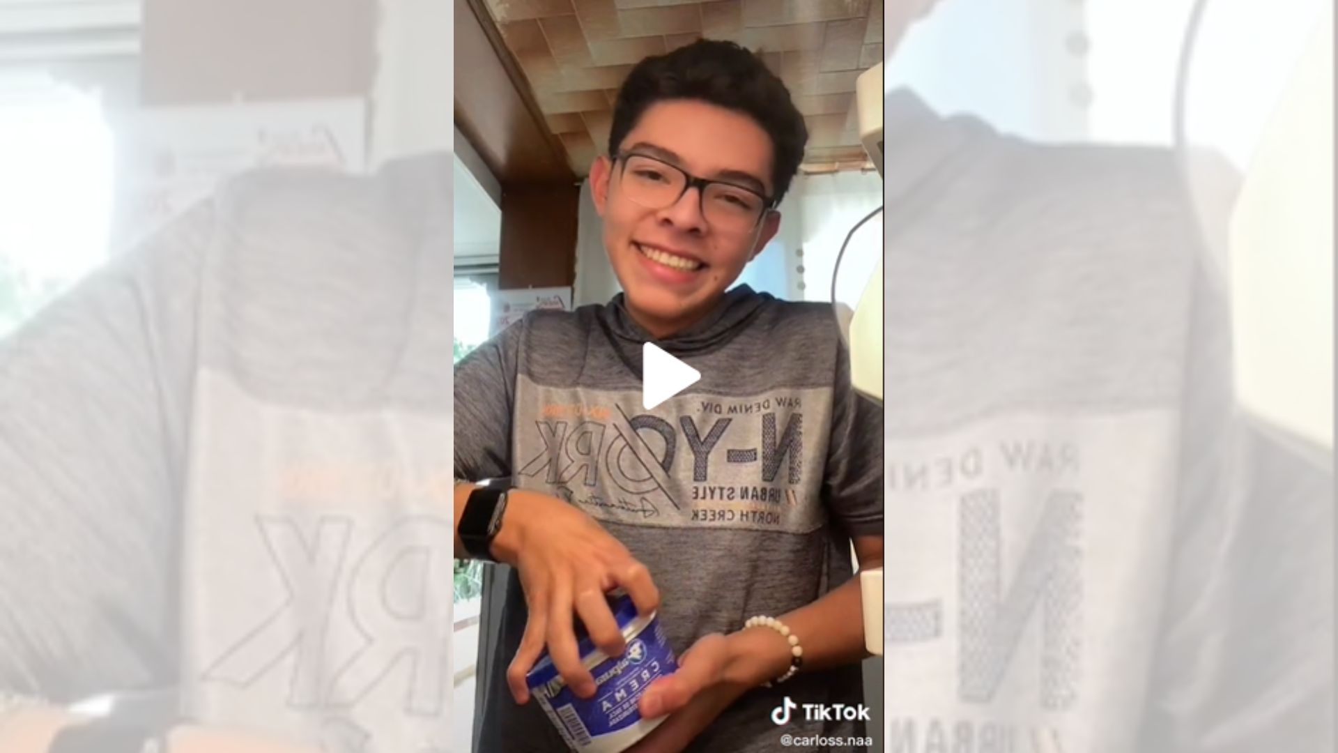 [VÍDEO] Joven pierde pozole entre botes de crema y yogurt